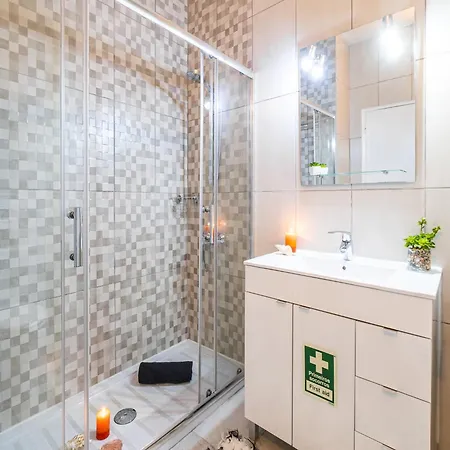 Apartment With Communal Pool