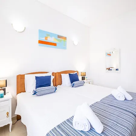 Apartment With Communal Pool