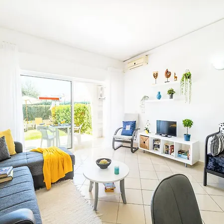 Apartment For 2 People With Shared Pool Appartamento